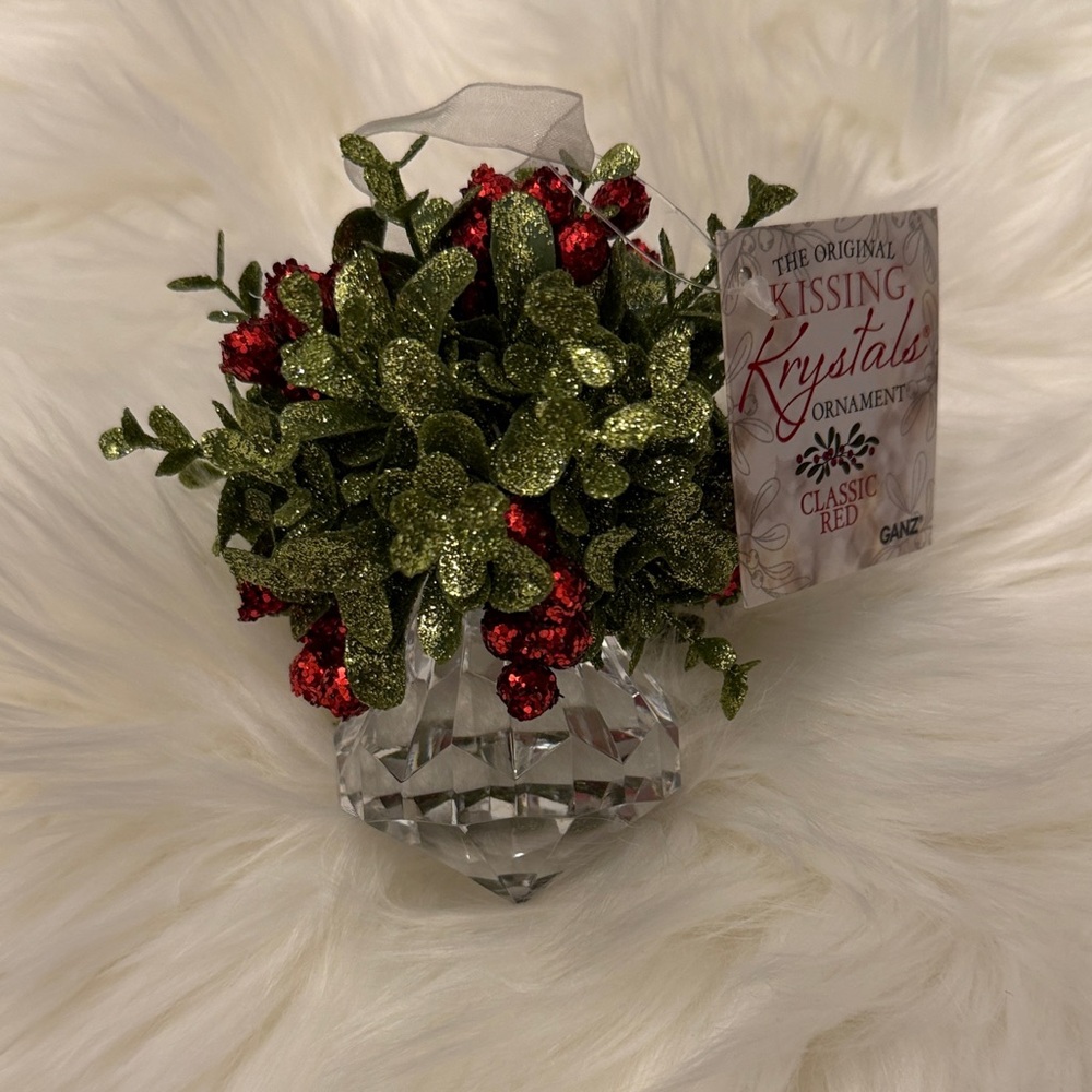 NWT Ganz Kissing Krystals Ornament with Red and Green Accents